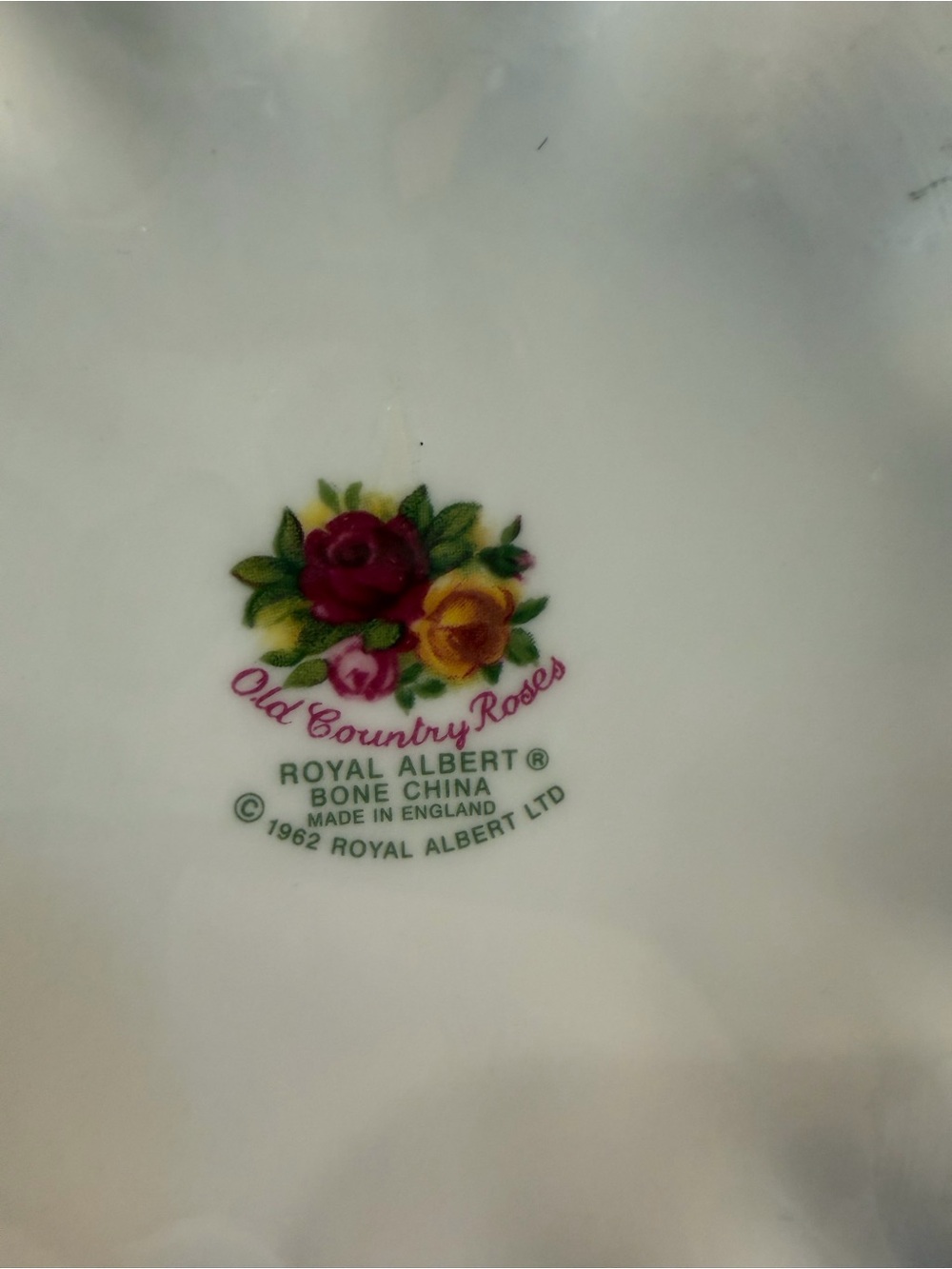 Royal Albert Old Country Roses Medium Cachepot with Gold Rim - Picture 2 of 6